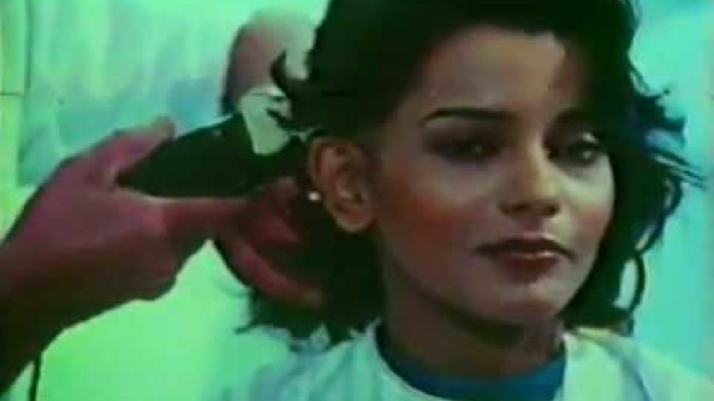 Persis Khambatta getting hair shaved using clippers for movie role