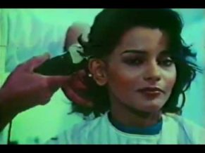 Persis Khambatta getting hair shaved using clippers for movie role